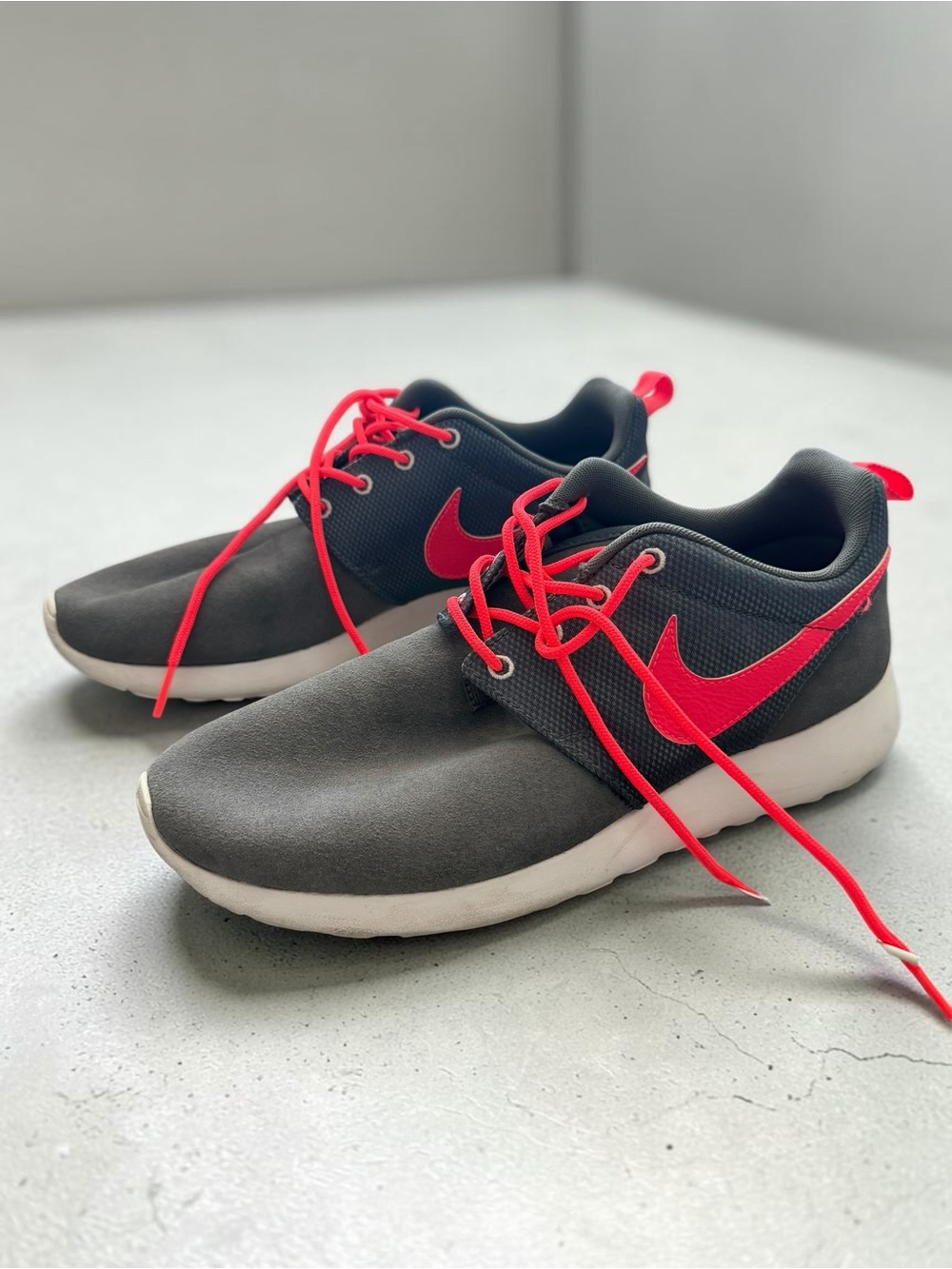 Nike - Roshe - Kids Size 7- Charcoal Gray Sneakers with Neon Swoosh